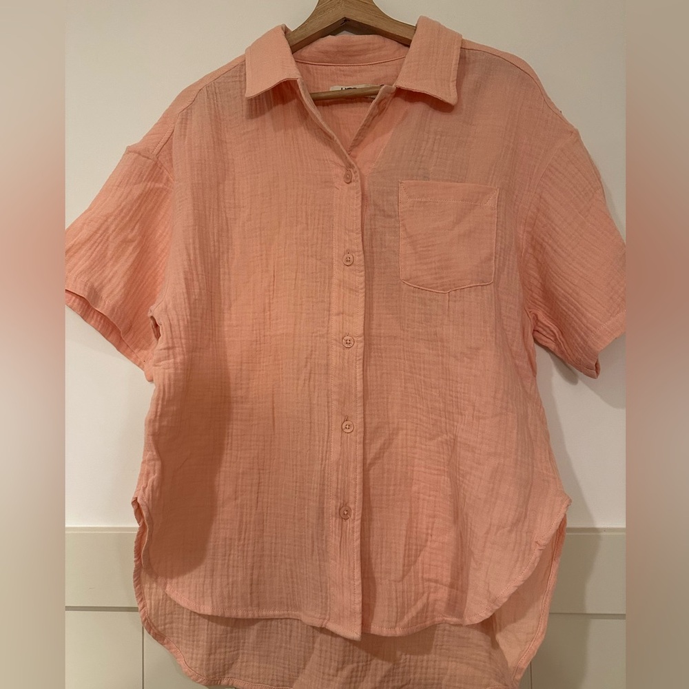 UGG Pink 100% gauze material Short Sleeve button up top NWT size M‎